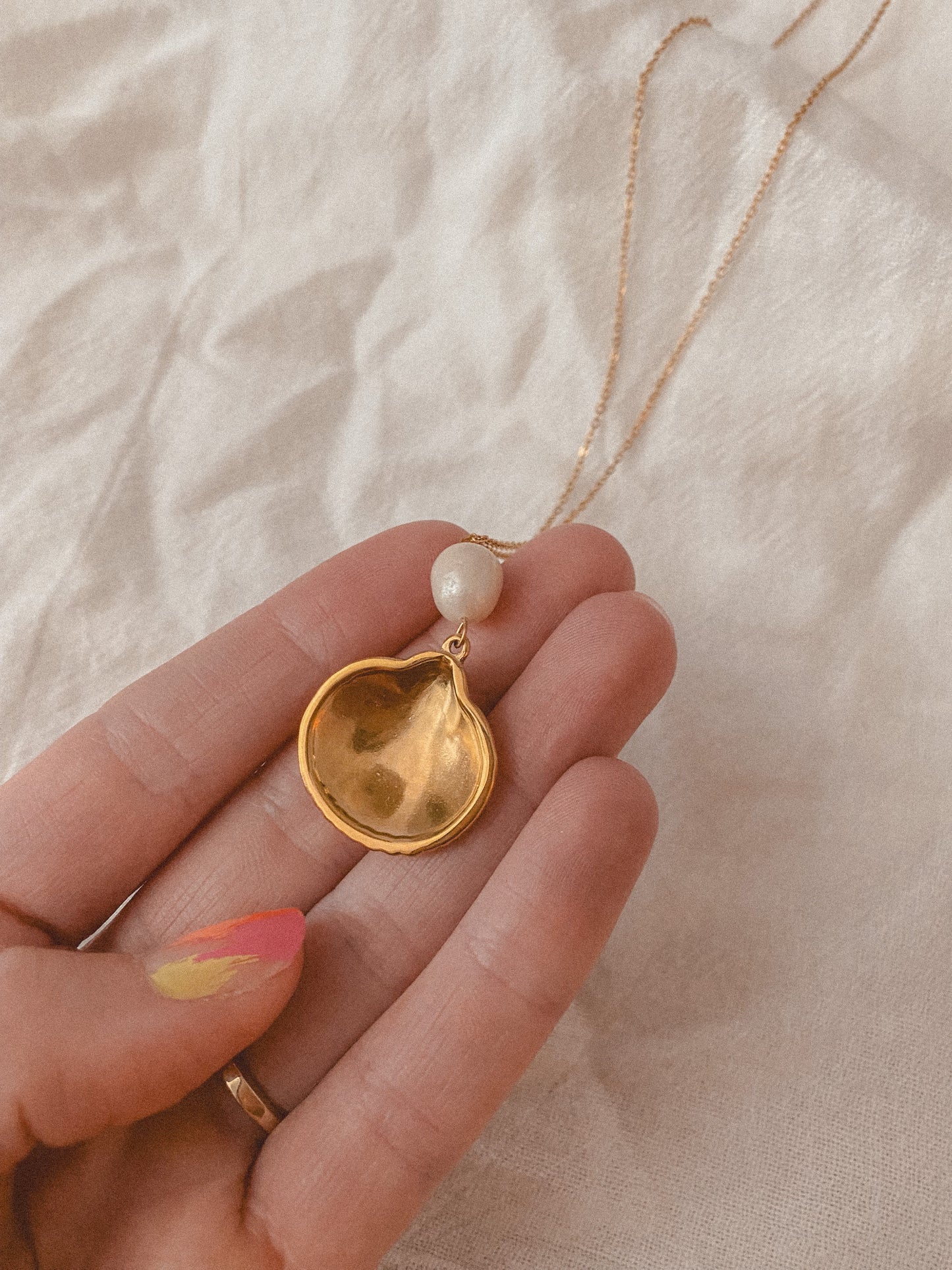 Large Shell + Pearl Necklace