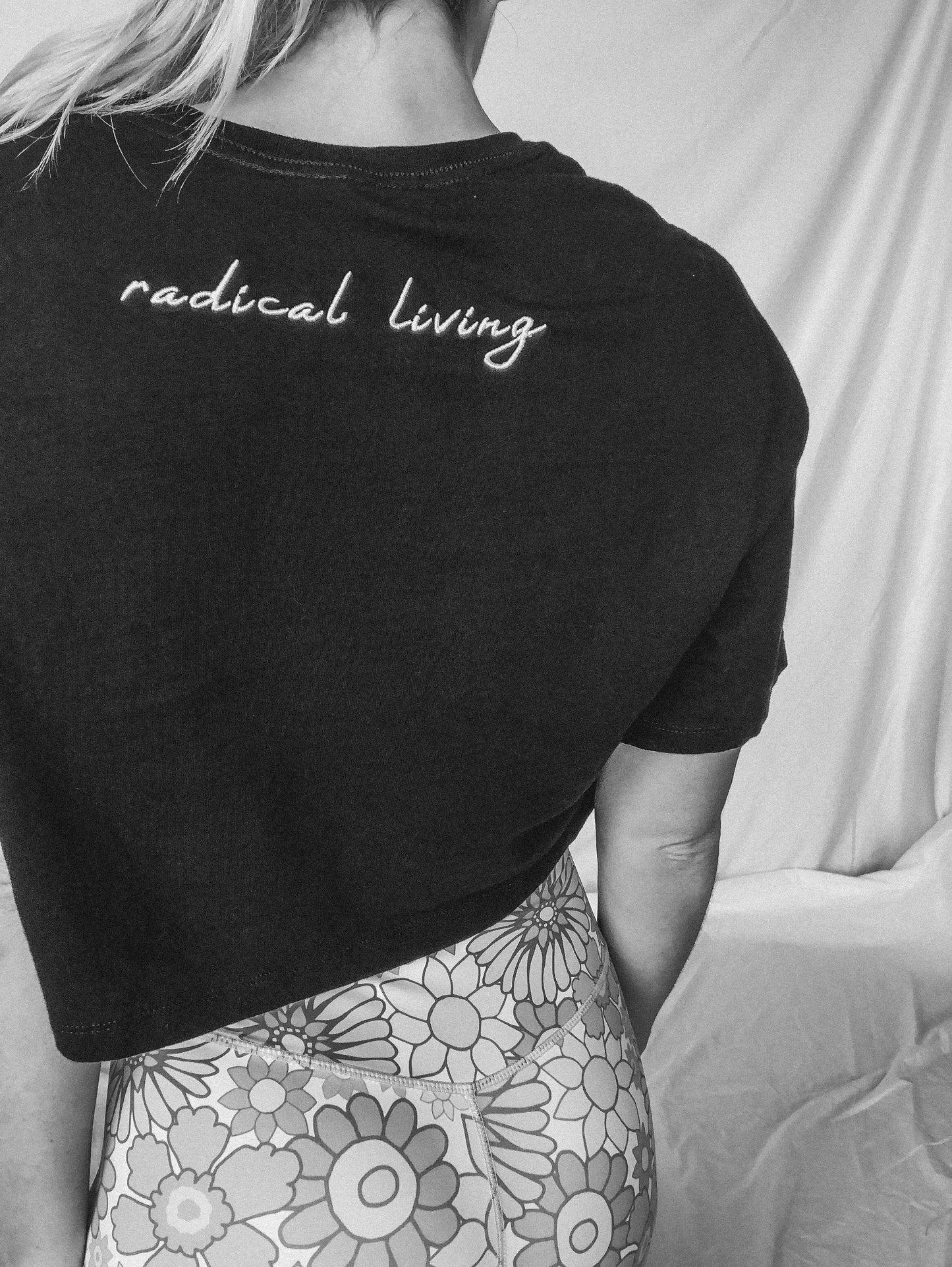 RADICAL LIVING embroidered tee - Mae Cargo