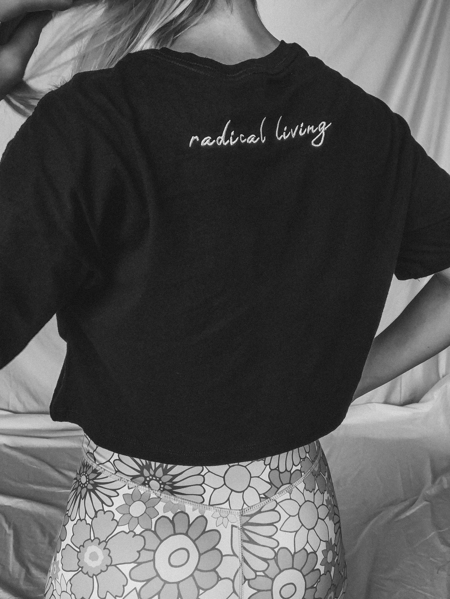 RADICAL LIVING embroidered tee - Mae Cargo